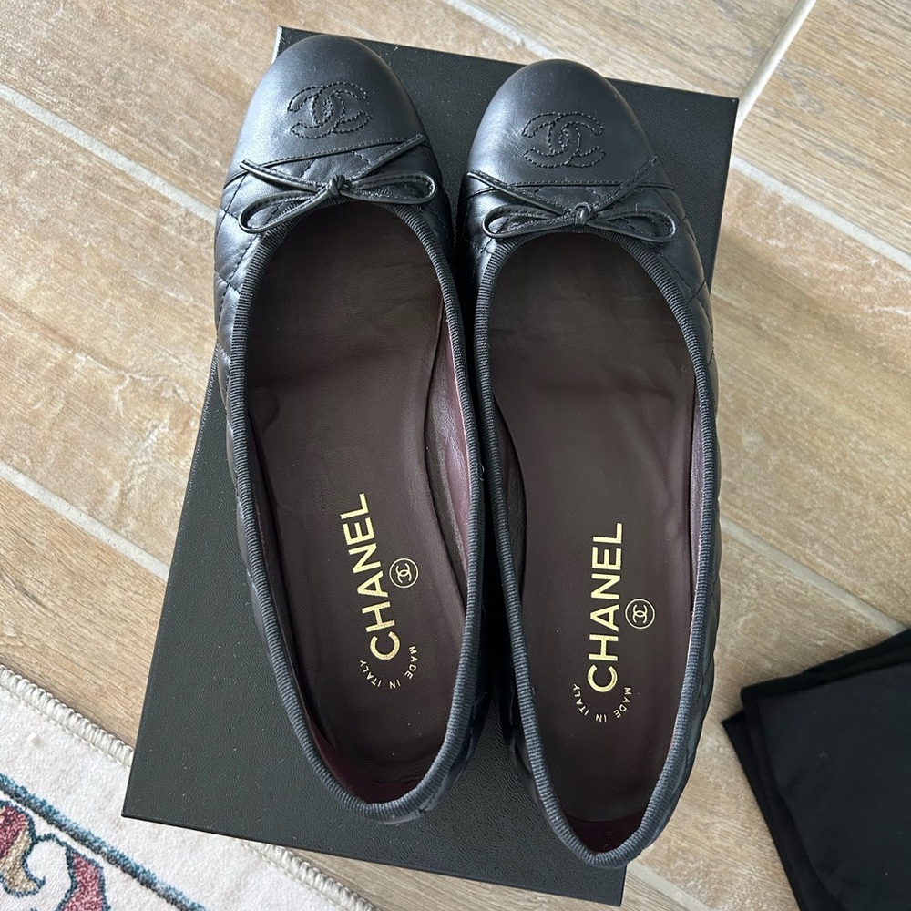 Worn Once CHANEL Black Quilted Ballet Flats 40 - Picture 4 of 10